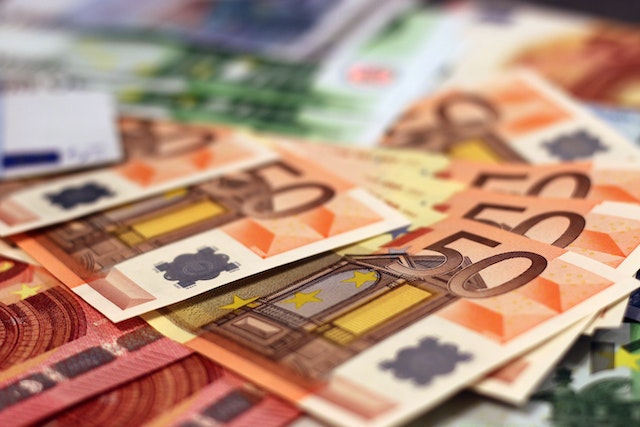 money-euro-lowres